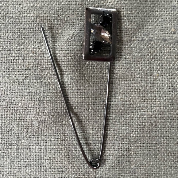 Large Vintage Safety Pin Brooch with 3 stones - Picture 3 of 5